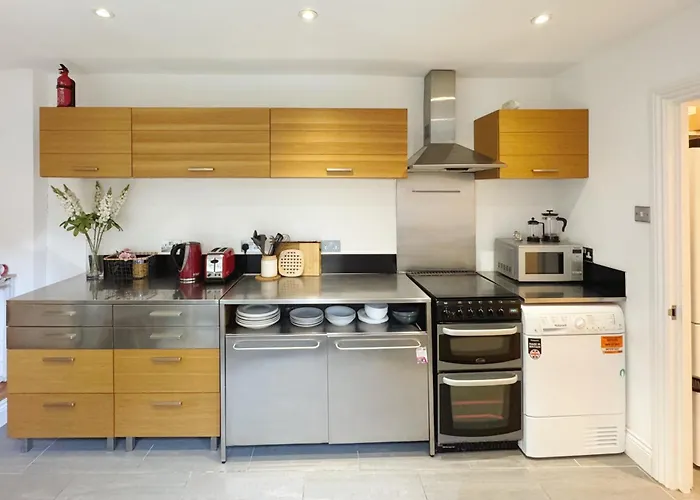 Artsy & Bright Hammersmith London 1B1B, Up To 4 People